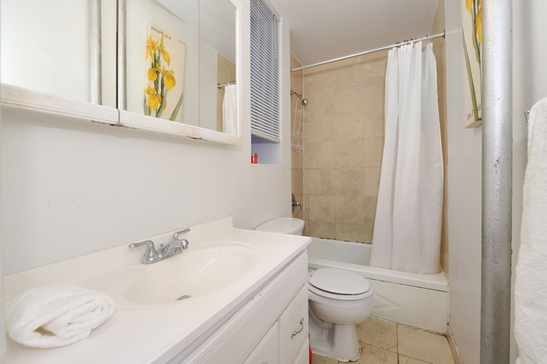 Room 2, Midtown West Furnished Apartment 3BR Perfect Share, New York