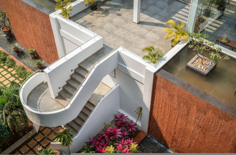 Room 5, Modern 2bhk w Rooftop Pool 10 Mins Drive to Beach, North Goa