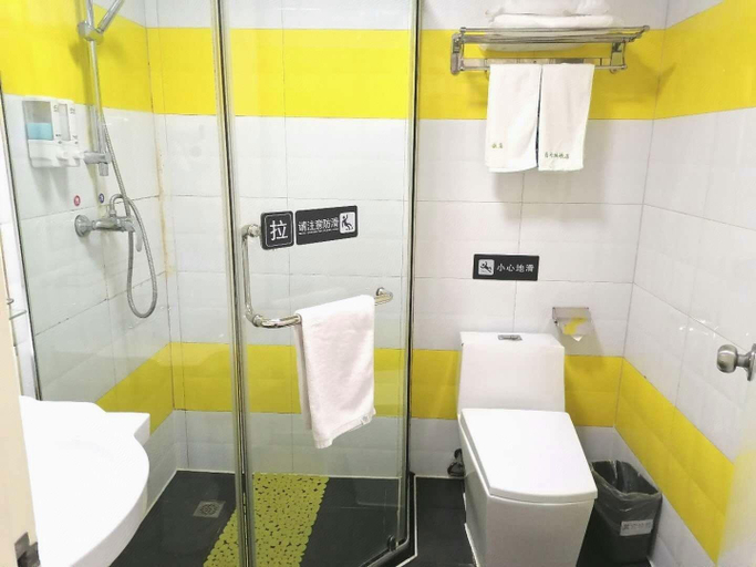 Bathroom 5, 7 Days Inn Beijing Xiaocun Metro Station, Beijing