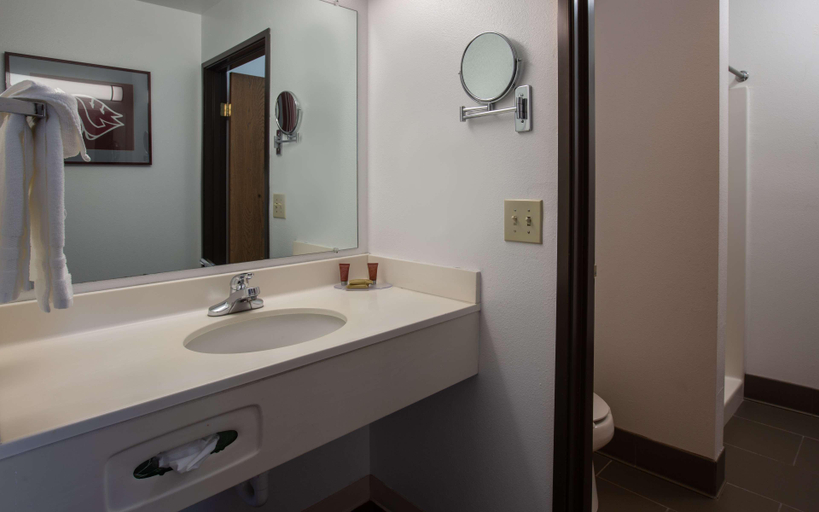 Bedroom 3, Coast Hilltop Inn, Whitman