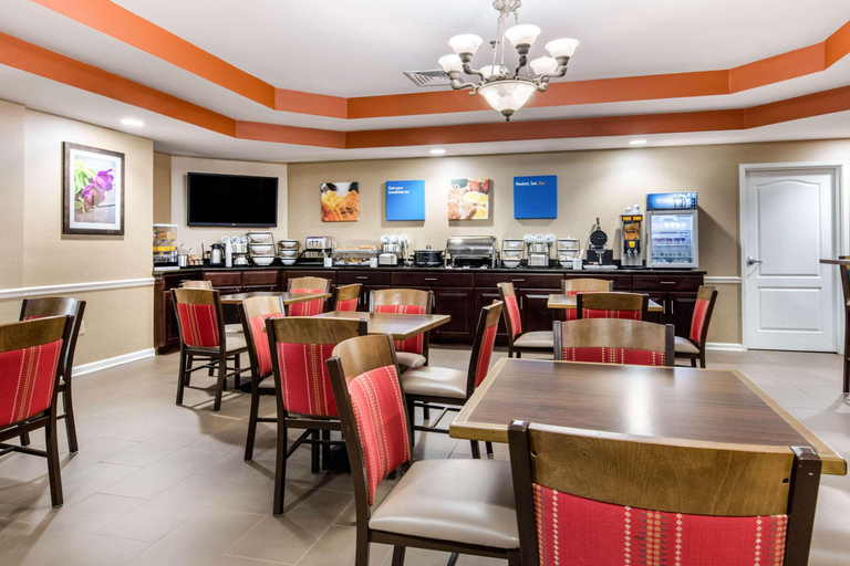 Food & Drinks 5, Comfort Inn & Suites Bryant - Benton, Saline