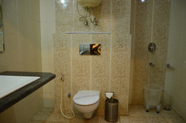 Bathroom 2, Hotel CK International, Shimla