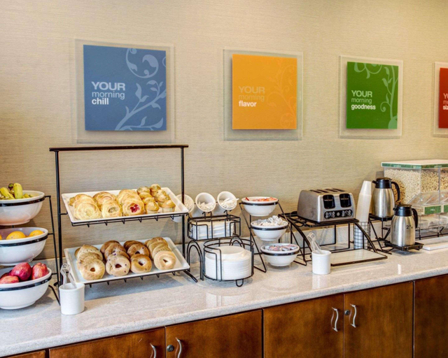 Food & Drinks 5, Comfort Inn & Suites North Greenfield, Hancock