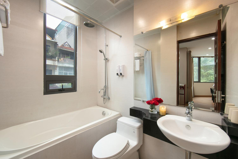 Bathroom 3, HB Serviced Apartment - 12 Trần Quý Kiên, Cầu Giấy