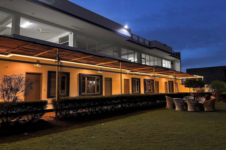 Exterior & Views