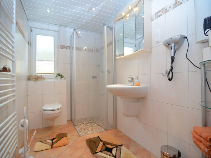 Bathroom, Holiday home in Ramsbeck with garden, Hochsauerlandkreis