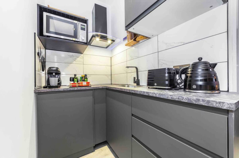 Room 5, Modern and Spacious Duplex in Earls Court, London