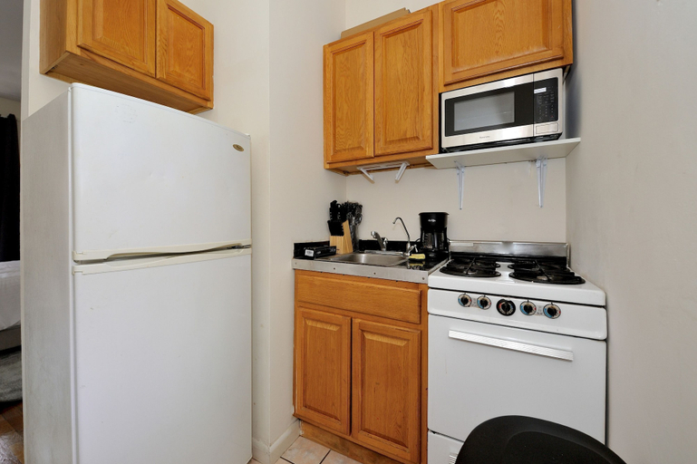 Room 4, Cozy Studio Steps to Central Park Upper E Side, New York