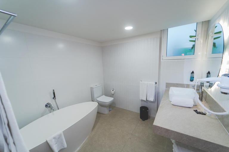 Bathroom 3, Los Olivos Beach Resort, Santa Cruz de Tenerife