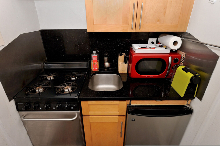 Room 3, Prime Murray Hill 1BR - Near Grand Central, New York