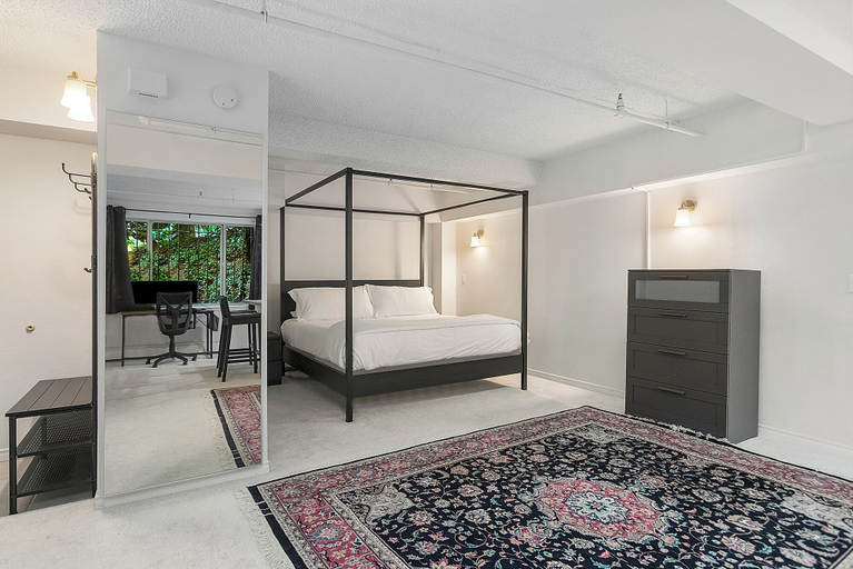 Bedroom 3, Starlit Cozy Studio with Roof Decks, Seattle
