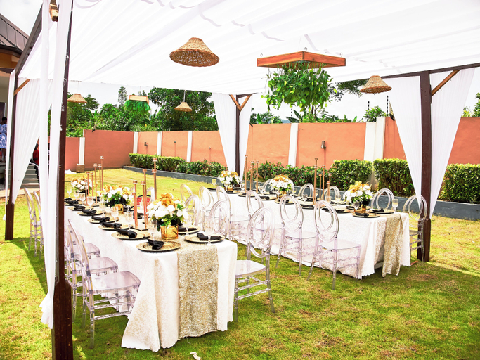 Food & Drinks, JLK Guest House & Events Centre, New Juaben
