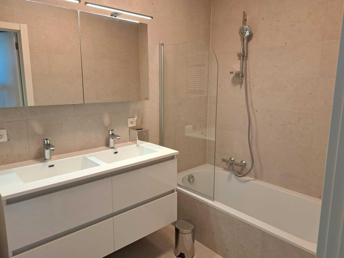 Bathroom 2, Luxury apartment on the Belgian coast in Ostend, West-Vlaanderen