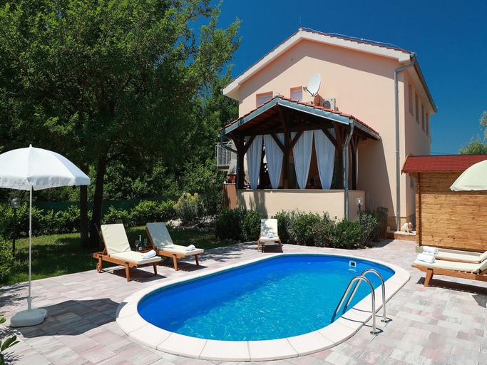 Sport & Beauty 2, Apartment in Silo near Sea Beach, Dobrinj