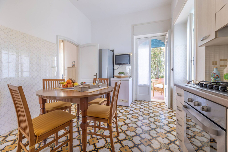 Room 5, Villa Belvedere 4 Posti Climatizzata Wi-fi, Lecce