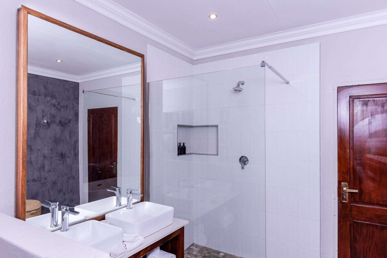 Bathroom 3, Simbavati Amani, Ehlanzeni