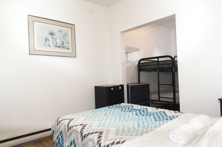 Bedroom 3, Hotel Mini, Montréal