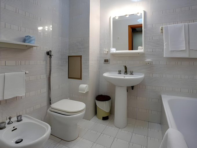 Bathroom 4, Perla del Golfo Resort, Palermo