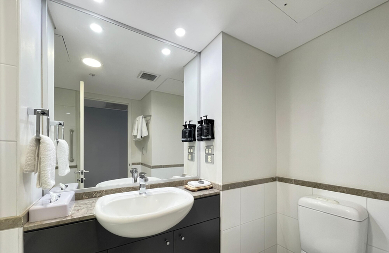 Room 4, Metawise Sydney CBD Haymarket King Studio, Sydney