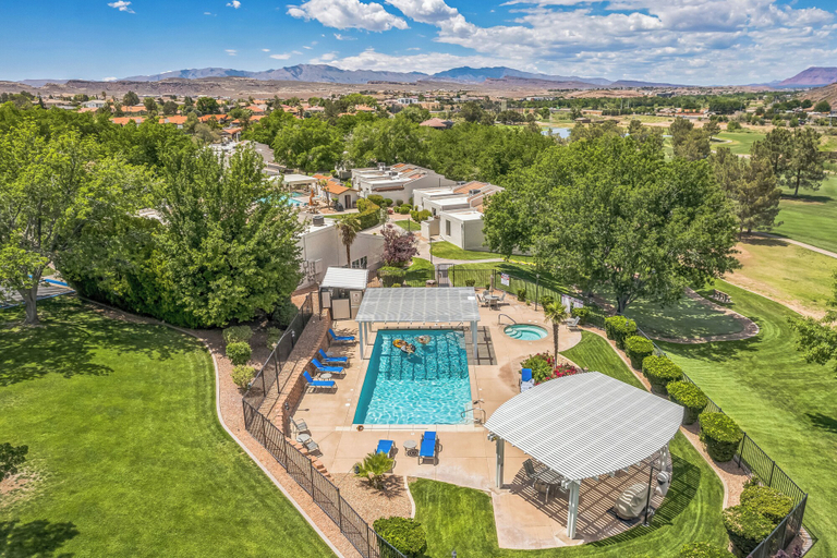 Sport & Beauty 4, Villas at Southgate, Washington