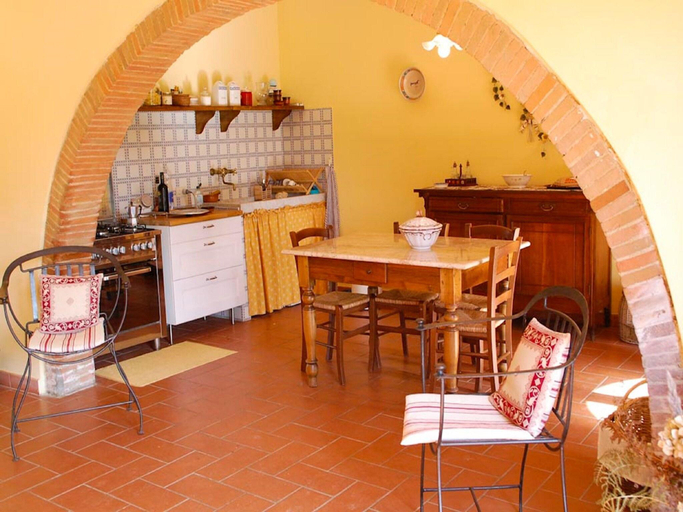 Food & Drinks, Spacious Tuscan Villa Retreat, Pisa