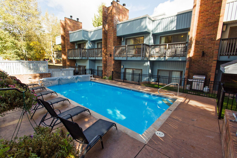 Sport & Beauty 5, Shadow Mountain Lodge, Pitkin