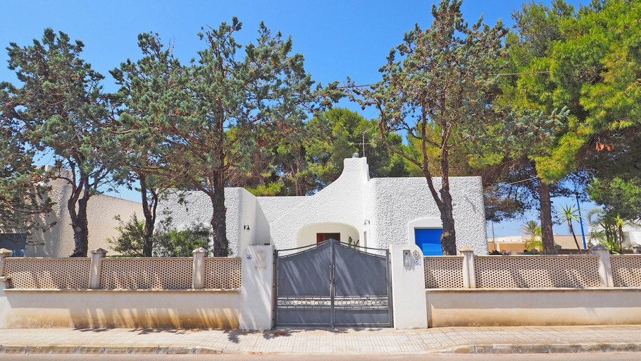 Room 5, Villa Marechiaro 50 m From the sea 3 Bedrooms 2 Bathrooms, Lecce