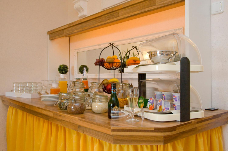 Food & Drinks 5, Hotel Garni Zum Grunen Baum, Paderborn