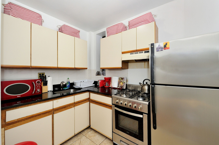 Room 3, 3BR Apartment in Big Apple, New York