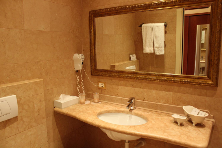 Bathroom 4, Hotel La Dolce Vita, Verona