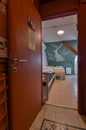 Bathroom 5, Roger's Hostel Tel Aviv (age 18-45)