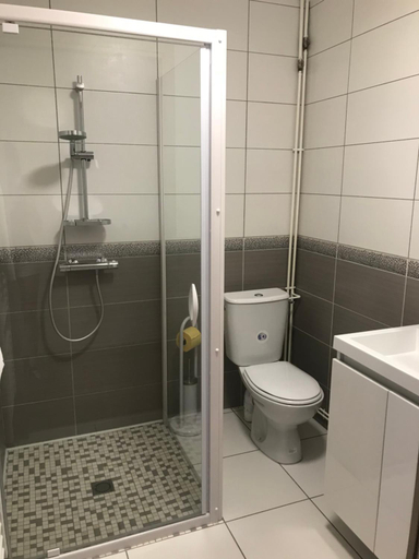 Bathroom 2, Logis Le Provencal, Meuse