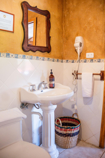Bathroom 2, Hacienda San Francisco, San Miguel de Urcuquí