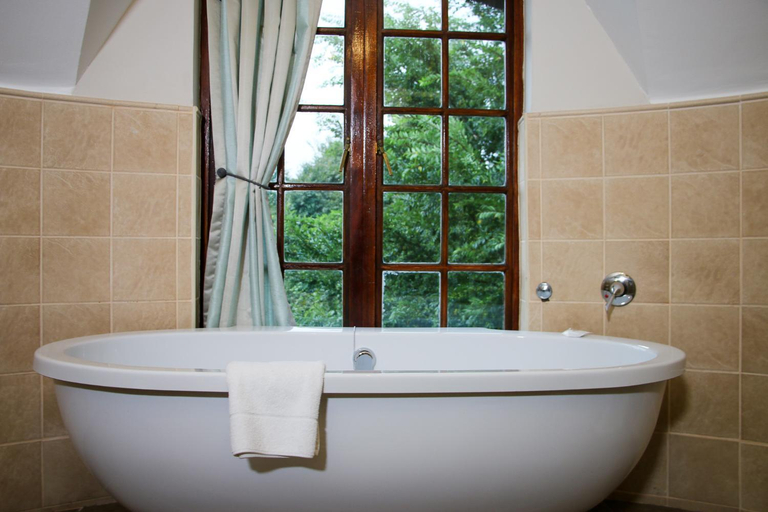 Bathroom 4, Rawdons Hotel & Brewery, Umgungundlovu