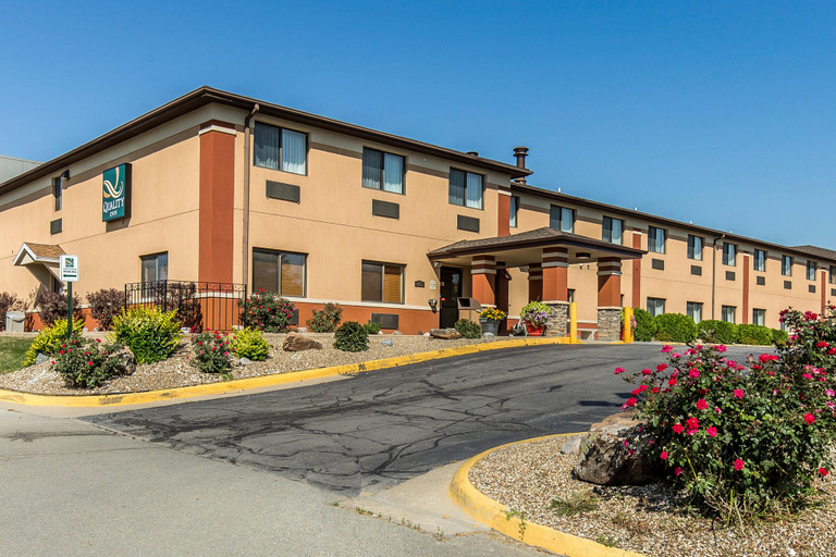 Exterior & Views 2, Quality Inn At Collins Road - Cedar Rapids, Linn