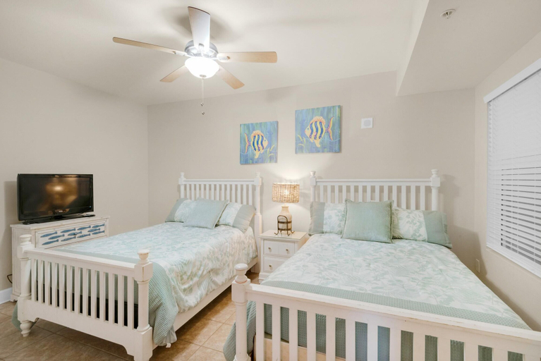 Bedroom 3, Tidewater 302, Bay