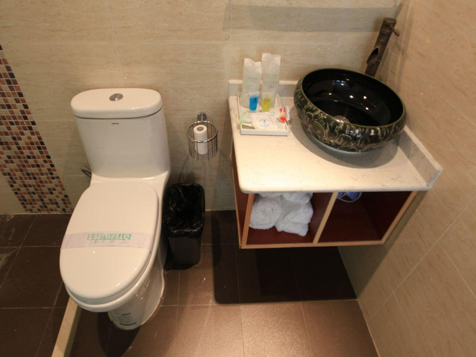 Bathroom, BeiJing ZhanTan Courtyard Hotel, Beijing