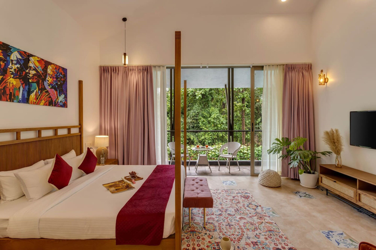 Room 4, Casa Maxima - 4BR w Private Pool 1km to the Beach, North Goa