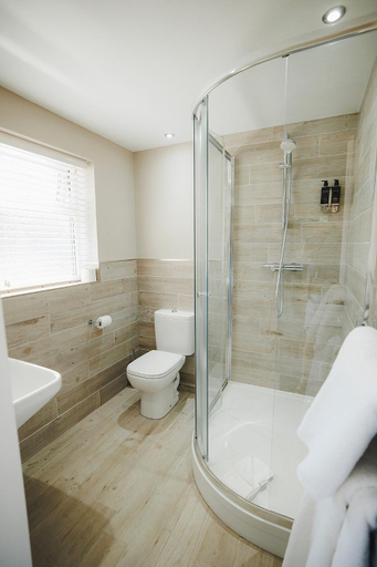 Bathroom 3, Caer Rhun Hall Hotel, Conwy