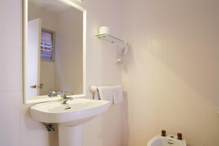 Bathroom 5, Apartamentos San Antonio Beach, Baleares