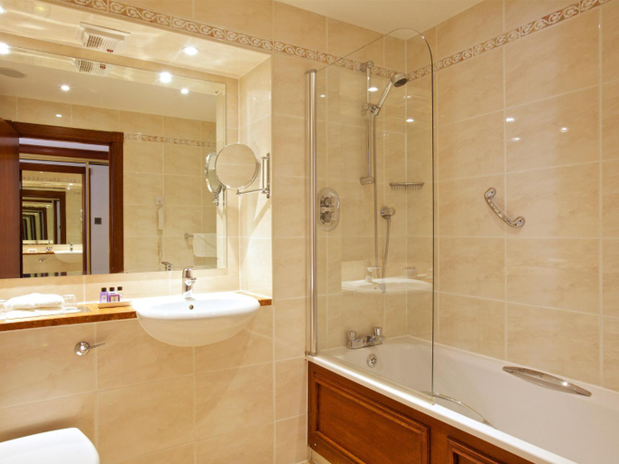 Bathroom 5, Macdonald Crutherland House, South Lanarkshire