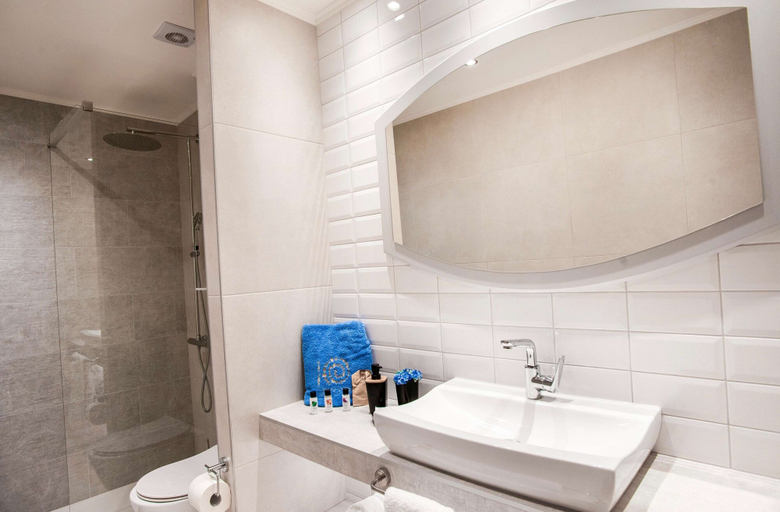 Bathroom 5, Acrotel Lilyann Boutique Hotel, Central Macedonia