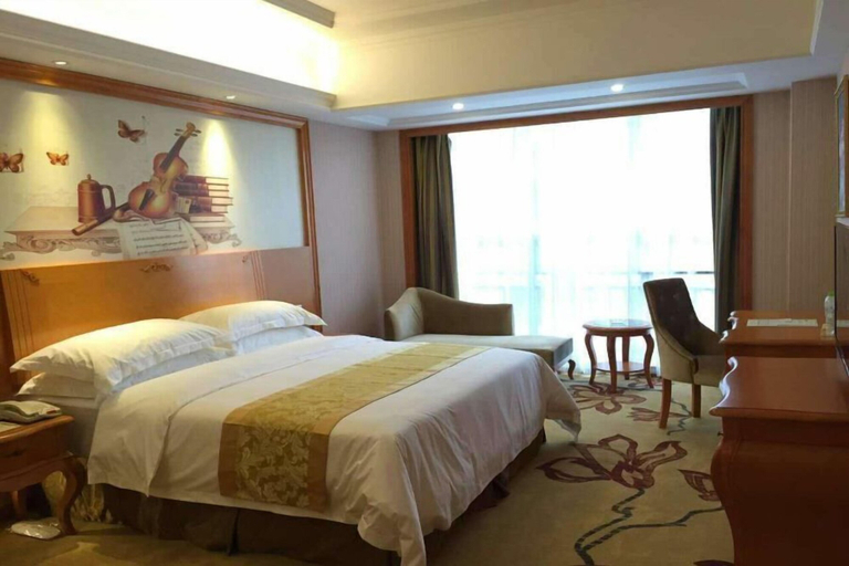 Bedroom 2, Vienna International Hotel, Changsha