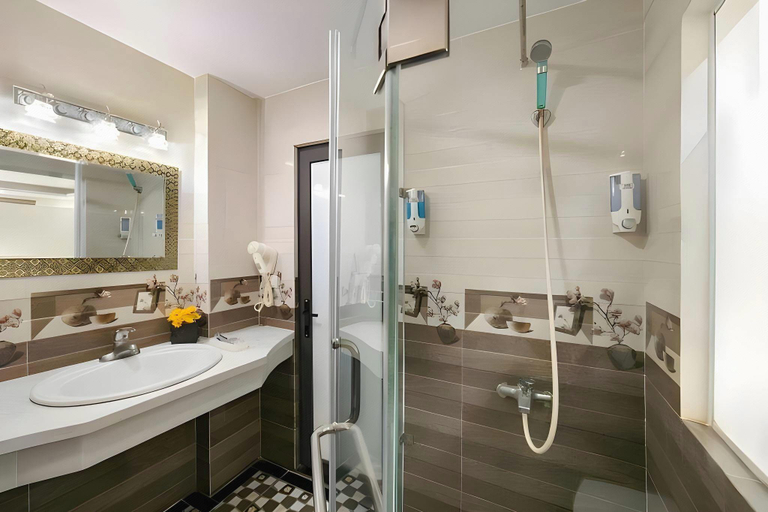 Bathroom 4, Nhan Hoa Hotel, Thanh Xuân