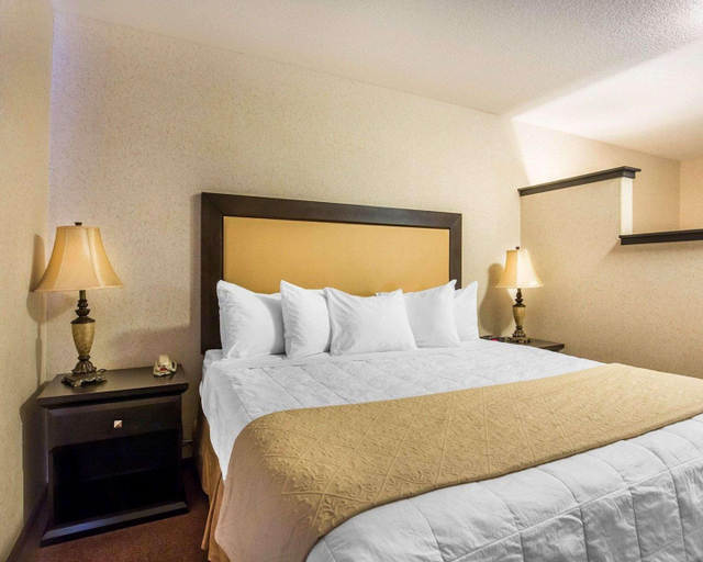 Bedroom 3, Quality Inn & Suites Lethbridge, Division No. 2