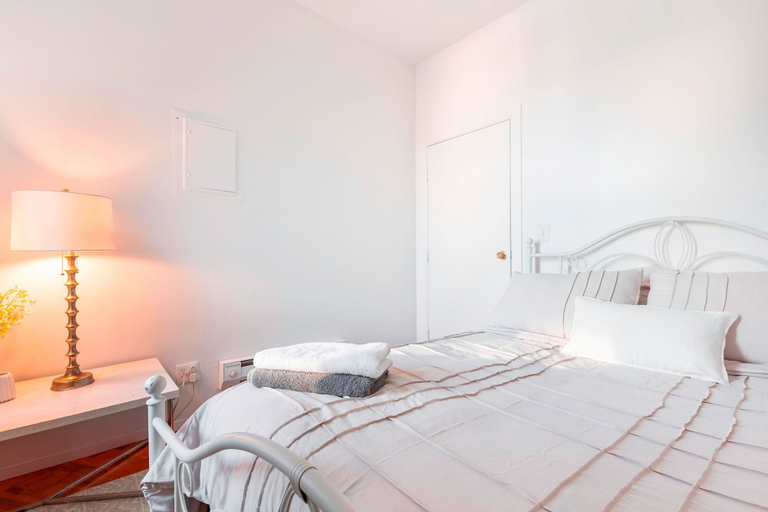 Room 5, Prime Location Upper Manhattan Furnished Apartment, New York