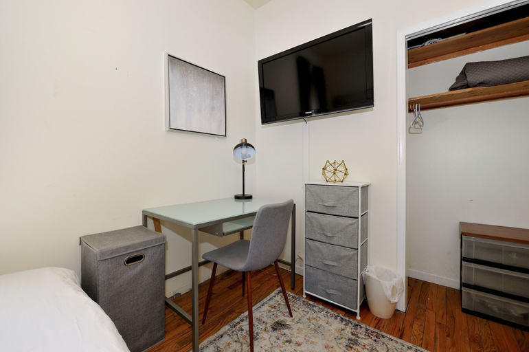 Room 5, 3BR Apartment in Big Apple, New York
