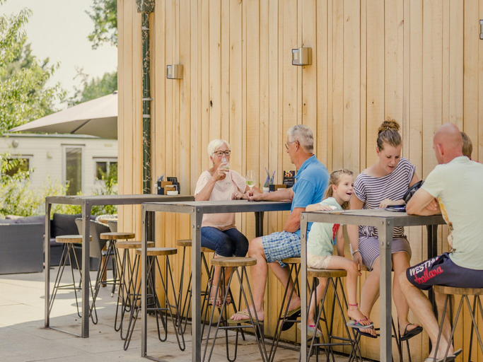 Food & Drinks, Holiday Home in Overijssel with Garden Terrace, Wierden