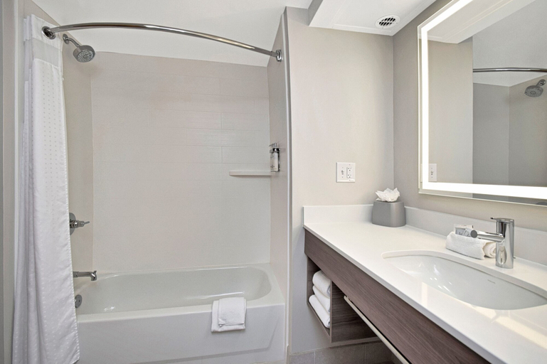 Bathroom 4, Holiday Inn Express BOONE by IHG, Watauga