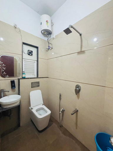 Bathroom 3, Shree Hari Haveli - Parking,Kitchen and all modern facilities, Varanasi
